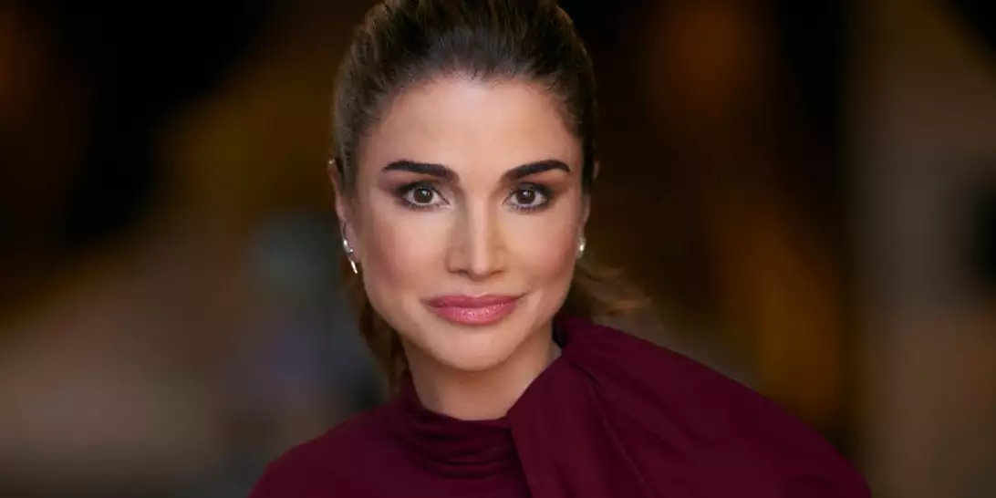 Βασίλισσα Ράνια | Κρατάει αγκαλιά το πρώτο της εγγόνι και η συγκίνησή της είναι εμφανής