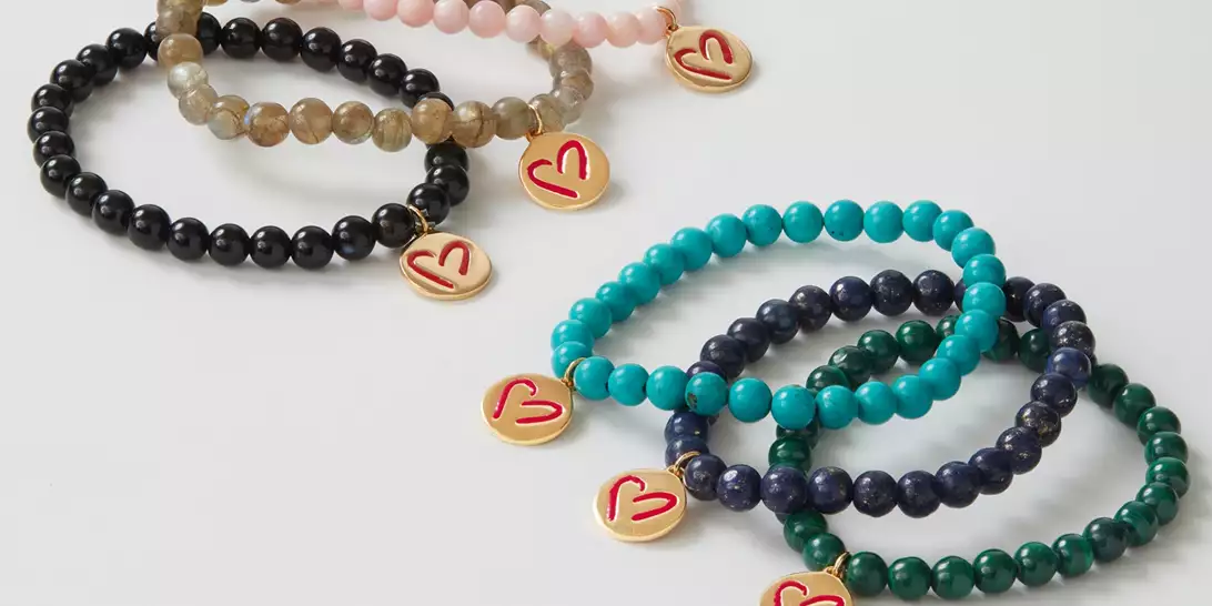 "Φόρεσε την καρδιά. Πέρασε το μήνυμα" | Τα attica και το Σωματείο ΕΛΙΖΑ ενώνουν τις δυνάμεις τους για την προστασία των παιδιών