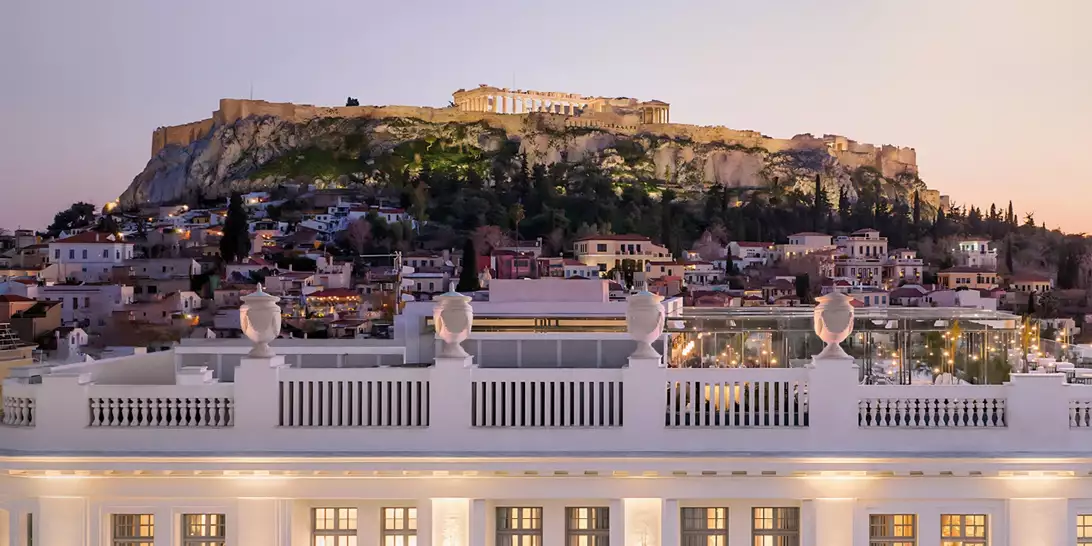 Under The Acropolis | Το hôtel-maison στην καρδιά της Αθήνας που ανάγει τη γιορτή του Αγίου Βαλεντίνου σε πολυτελή εμπειρία