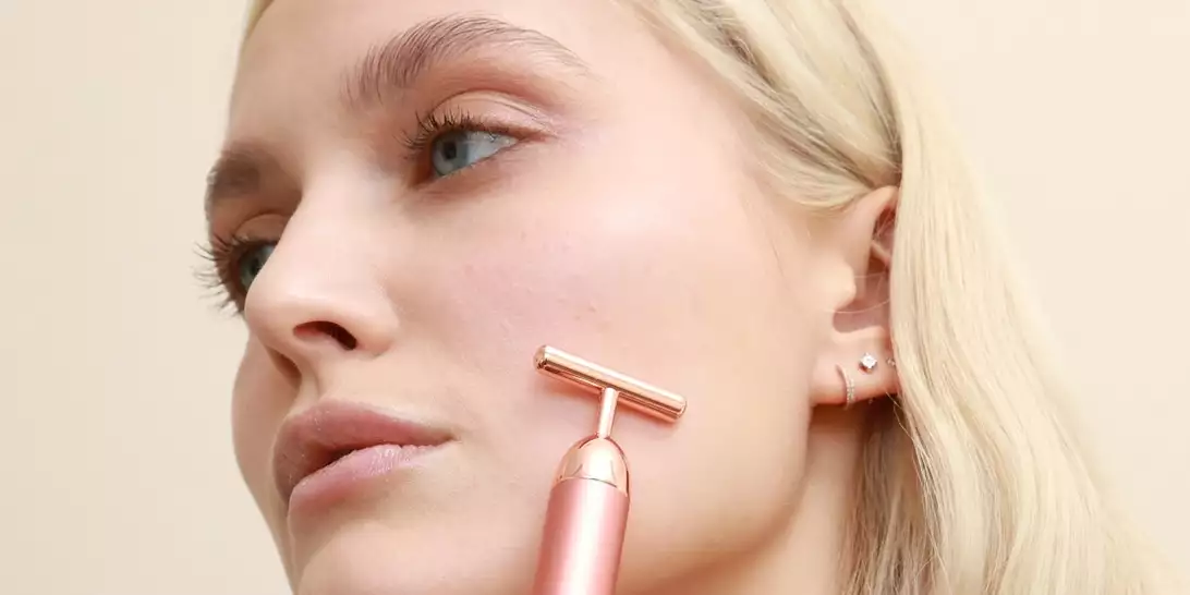 5+1 νέα skincare gadgets που θα αντικαταστήσουν το jade roller σας