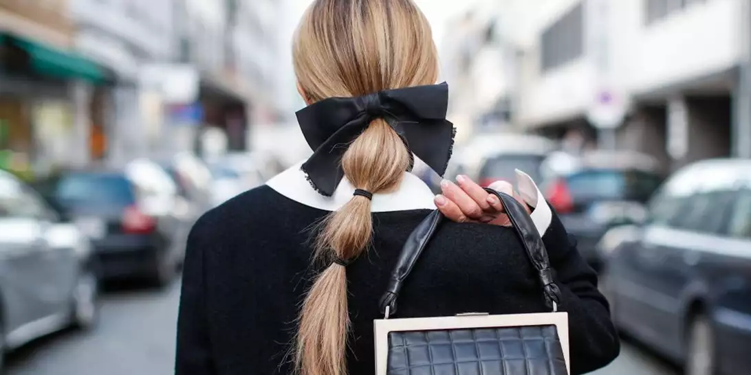 Hair Bows | Πώς να υιοθετήσετε τη Νο.1 τάση για φέτος μετά τα 50