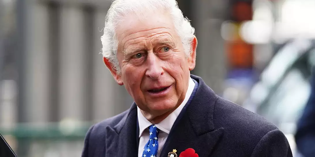 Οι κουρτίνες του Buckingham και του Windsor έγιναν πολυτελή κιμονό και ήταν ιδέα του βασιλιά Καρόλου