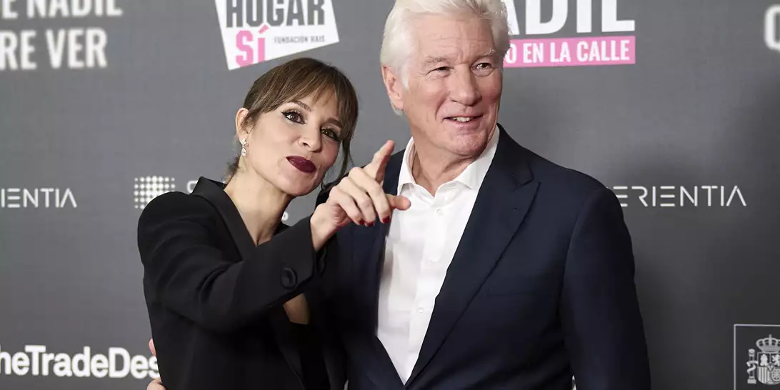 Η τρυφερή κίνηση της Alejandra Silva στον Richard Gere στο κόκκινο χαλί