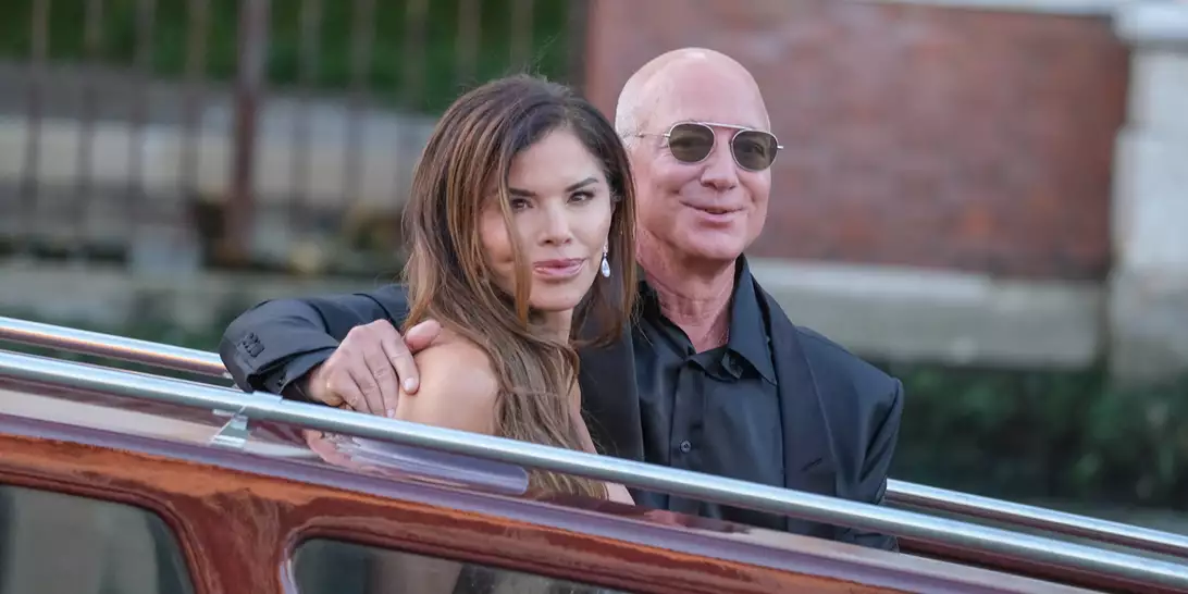 Γάμος Jeff Bezos - Lauren Sanchez | Το πριγκιπικό ζευγάρι που έδωσε αθόρυβα το παρών στον "γάμο της χρονιάς"