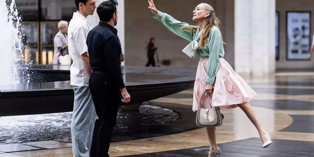 Sarah Jessica Parker | Εγκαινίασε τον τρίτο κύκλο του And Just Like That με ένα ιδιαίτερο look