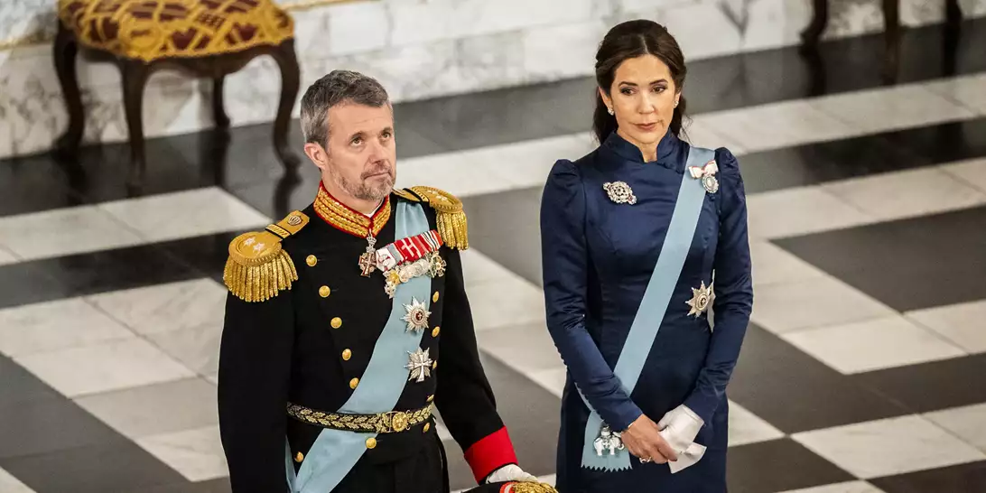 Βασίλισσα Mary | Η τιάρα που επέλεξε στα πρώτα επίσημα πορτρέτα