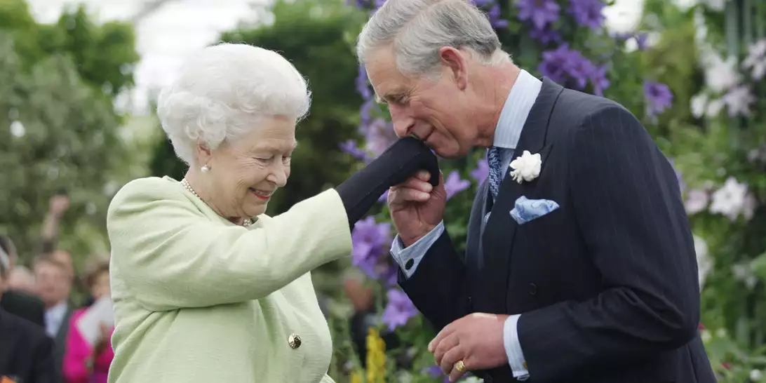 Βασιλιάς Κάρολος | Η αποκάλυψη για τον σκληρό τρόπο που έμαθε ότι η μητέρα του, βασίλισσα Ελισάβετ, έφυγε από τη ζωή