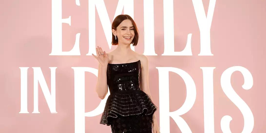 To Harper's Bazaar Greece στην πρεμιέρα του 4ου κύκλου Emily in Paris στο L.A.