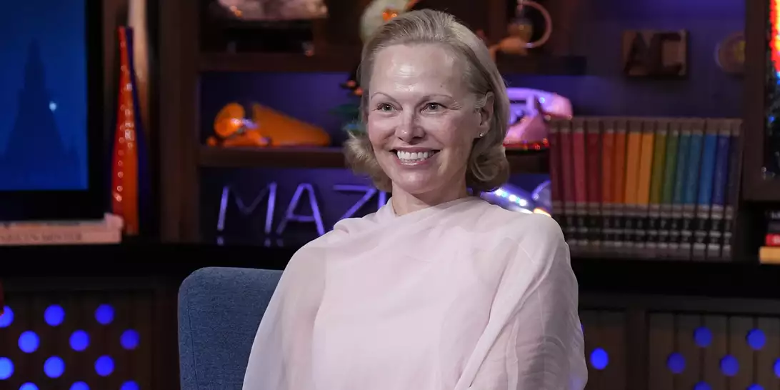 Η Pamela Anderson δίνει μία ειλικρινή απάντηση σε όσους πιστεύουν ότι η Meghan Markle αντέγραψε την εκπομπή της