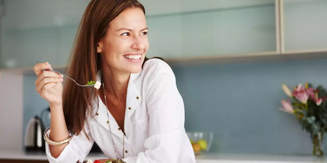 Τρεις διατροφικές αλλαγές που όλες οι γυναίκες άνω των 50 οφείλουν να κάνουν