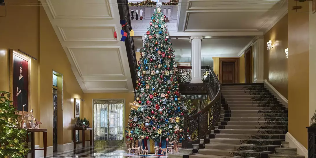 Christmas Tree | Το εντυπωσιακό Χριστουγεννιάτικο Δέντρο του Claridge's για το 2024