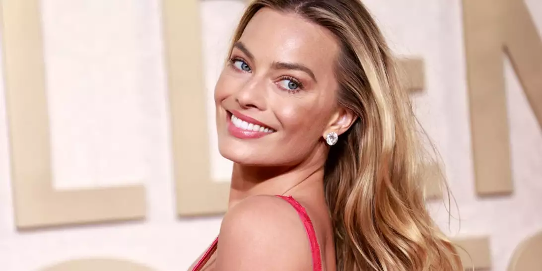 Margot Robbie | To look στις Χρυσές Σφαίρες ήταν αυτό της κούκλας Barbie του 1977