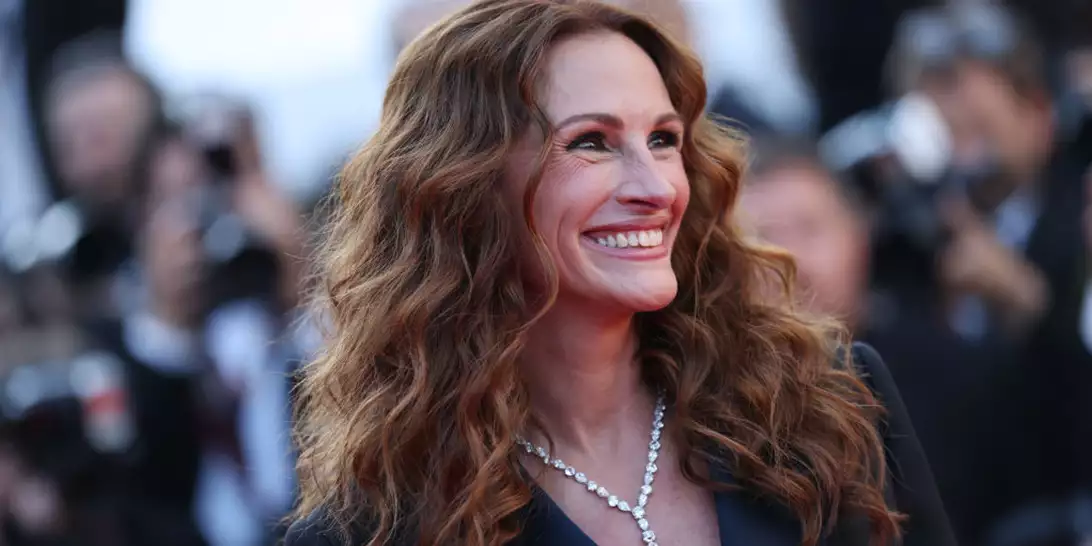 Η Julia Roberts βρήκε τον τρόπο να κάνει τα μαλλιά της να δείχνουν άμεσα πιο πλούσια και πυκνά