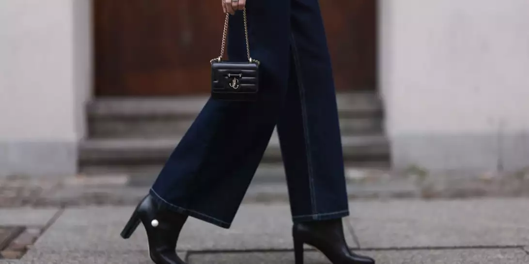 Τα παπούτσια που φοράνε οι κομψές γυναίκες άνω των 50 αυτή την εποχή