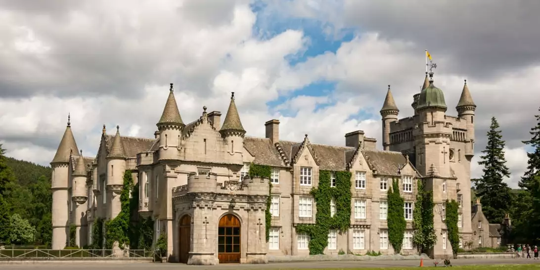 Balmoral | Άνοιξε για το κοινό και οι επισκέψεις έγιναν sold out μέσα σε ένα 24ωρο
