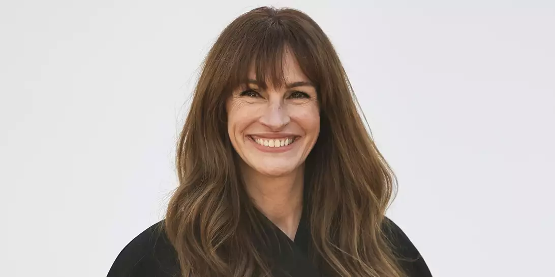 Η Julia Roberts με το χρώμα νυχιών που επιλέγουν τώρα οι πιο κομψές γυναίκες