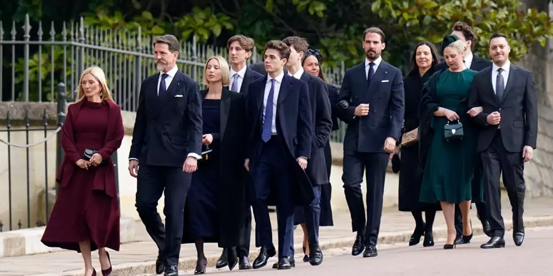 Γιατί το μνημόσυνο του τέως βασιλιά Κωνσταντίνου στο Λονδίνο άργησε έναν μήνα