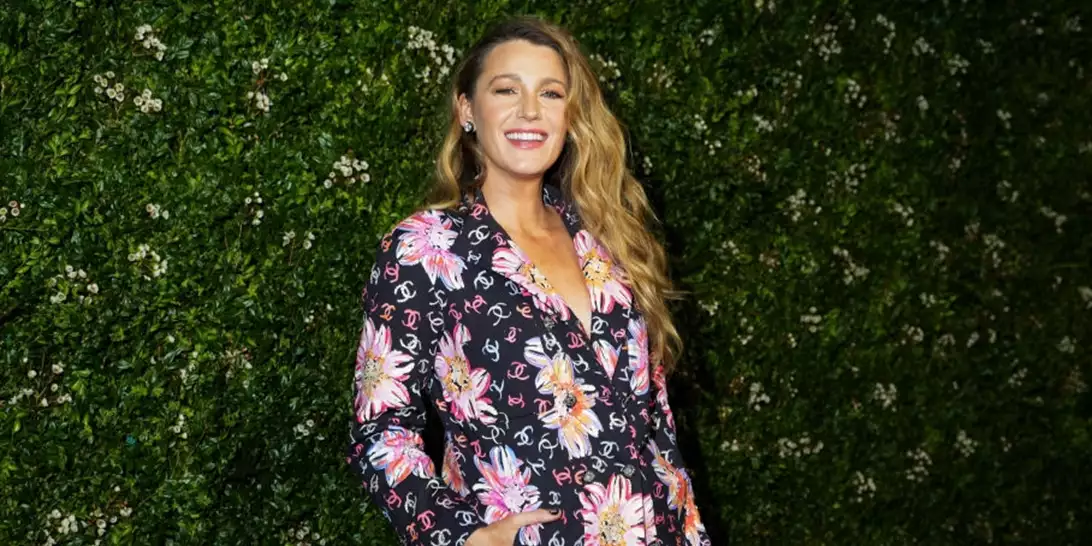Όταν η Blake Lively "άνθισε"| Όλα τα υπέροχα floral outfits που έχει φορέσει προωθώντας τη νέα της ταινία