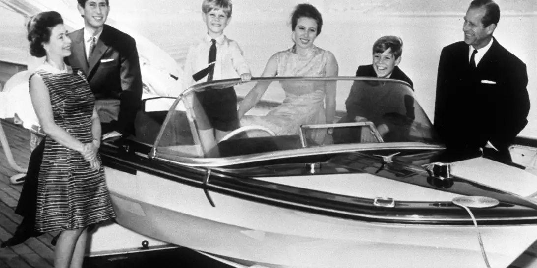 Οι 15 πιο σπάνιες χριστουγεννιάτικες κάρτες της βασιλικής οικογένειας της Αγγλίας