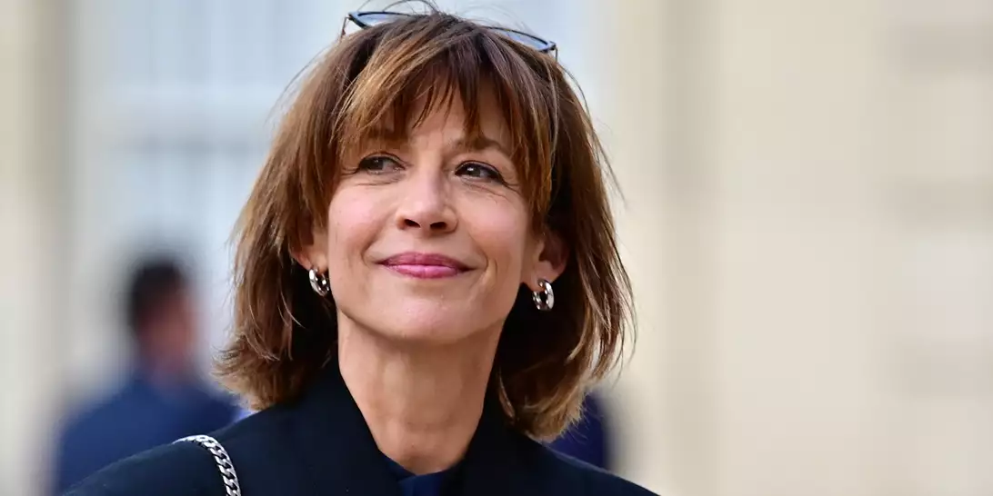 Το ανεπιτήδευτα κομψό κούρεμα που κολακεύει κάθε γυναίκα άνω των 50