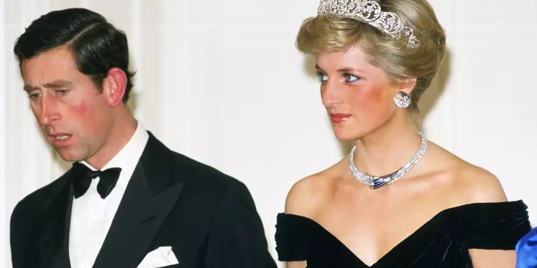 Τα πρώτα Χριστούγεννα της πριγκίπισσας Diana με τη βασιλική οικογένεια ως σύζυγος του Καρόλου | Η συμπεριφορά που την έκανε να νιώσει προσβεβλημένη