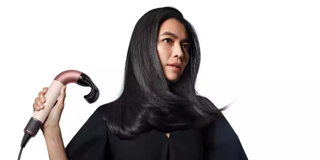 To καινοτόμο σεσουάρ που χαρίζει χτενίσματα επαγγελματικού επιπέδου στο σπίτι