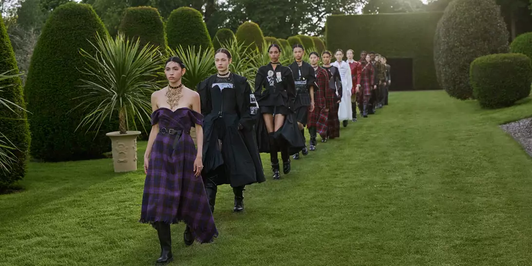 To show της Dior Cruise 2025 στη Σκοτία