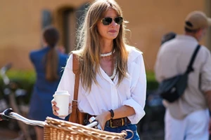 Carla Bruni | Το νέο της κούρεμα ανήκει στις επόμενες μεγάλες τάσεις στα μαλλιά
