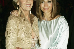 Η Jane Fonda φόρεσε τα πιο αμφιλεγόμενα παπούτσια της σεζόν