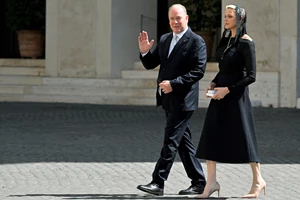 Πριγκίπισσα Charlene | Η εμφάνιση με κίτρινο φόρεμα που θύμισε την πριγκίπισσα Diana