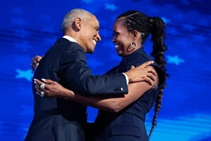 32 χρόνια γάμου | Ο Barack και η Michelle Obama γιορτάζουν τη συγκεκριμένη επέτειο με μία ανατρεπτική φωτογραφία