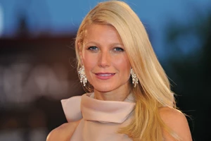 Gwyneth Paltrow | Μήνυση στη Goop για τo διάσημo κερί της