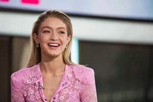 Gigi Hadid | Και νέες φωτογραφίες από τη πρώτη της επαγγελματική φωτογράφιση κατά τη διάρκεια της εγκυμοσύνης της