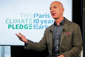 Jeff Bezos | Η πρώην συζυγός του, Mackenzie Scott, δωρίζει 2.7 δισεκατομμύρια σε φιλανθρωπικές οργανώσεις