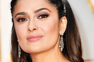 Η Salma Hayek έλαβε το δικό της αστέρι στη Λεωφόρο της Δόξας - Η εμφάνιση με την κόρη και τον σύζυγό της