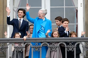 Βασίλισσα Margrethe | Το πορτρέτο για το Ιωβηλαίο της με τους γιους της και τις συζύγους τους