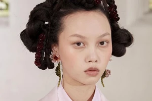 Minimalism vs Maximalism | Τα beauty looks που ξεχώρισαν στη MFW
