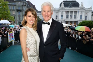 Ο Richard Gere αλλάζει τη ζωή του για τη σύζυγό του, Alejandra Silva