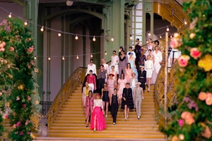 Valentino HC SS21 | O Pierpaolo Piccioli απέδειξε πως η Υψηλή Ραπτική δεν έχει όρια