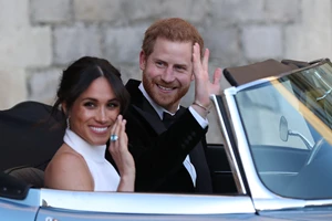 Πιο απλή από ποτέ | Η Meghan Markle ποζάρει με τζιν και tshirt