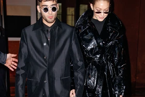 Η Gigi Hadid αποκάλυψε πως κατάφερε να κρύψει τους πρώτους μήνες της εγκυμοσύνης της