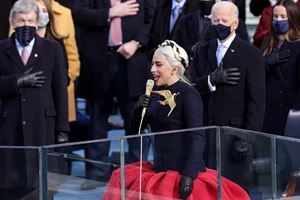Lady Gaga | Η τρυφερή στιγμή με τον σύντροφό της στην ορκωμοσία του Joe Biden