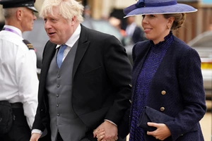 Ο Boris Johnson κάνει διακοπές στην Ελλάδα | Ποιο νησί επέλεξε για την οικογένειά του