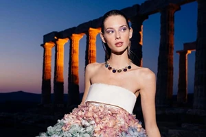 Under the Sea | Ο οίκος Versace επαναπροσδιορίζει το wet look