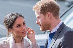 Meghan Markle | Με casual look χιλιάδων ευρώ σε φάρμα με κολοκύθες για το Halloween