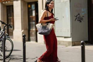 Η επιστροφή των gladiator sandals στη μόδα για το Καλοκαίρι 2025