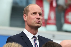 Πρίγκιπας William | Έσπασε το πρωτόκολλο με το αξύριστο look του