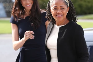 Meghan Markle | Η εμφάνιση- έκπληξη της μητέρας της, Doria Ragland, στο podcast της