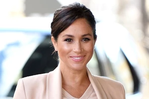 Who wore it better | Η Meghan Markle και η Kate Middleton φόρεσαν το απόλυτο workwear φόρεμα της σεζόν