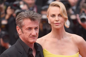 Η Carla Bruni τραγουδά μαζί με την κόρη της στο Instagram